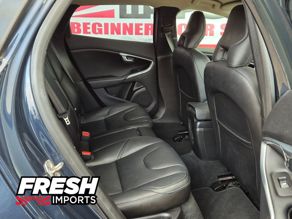 2015 Volvo V40 - image 16