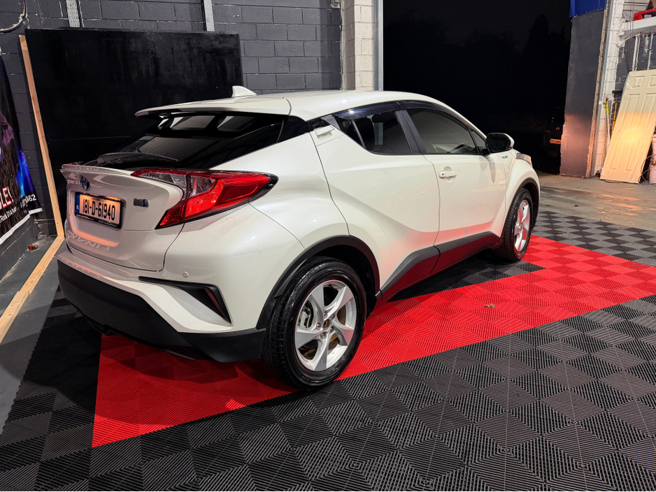 2018 Toyota C-HR 2018 Toyota C-HR Hybrid S-model (high spec) €19,249