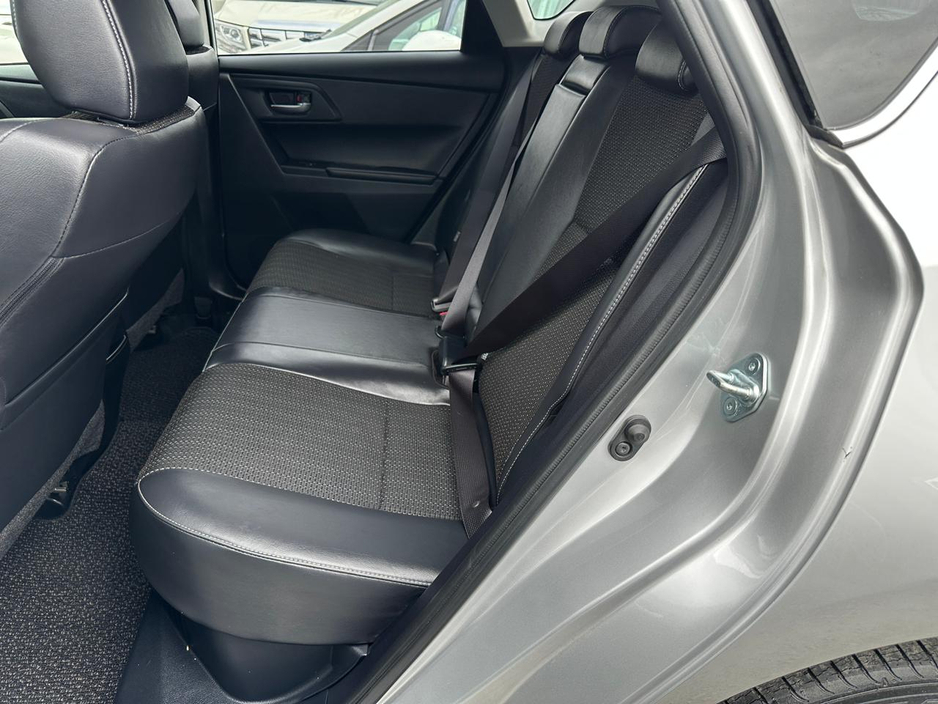 2016 Toyota Auris - image 15