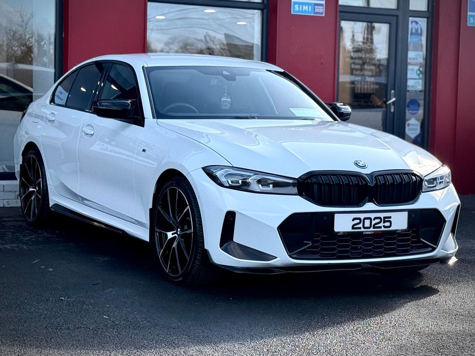 2025 BMW 3 Series - image 4