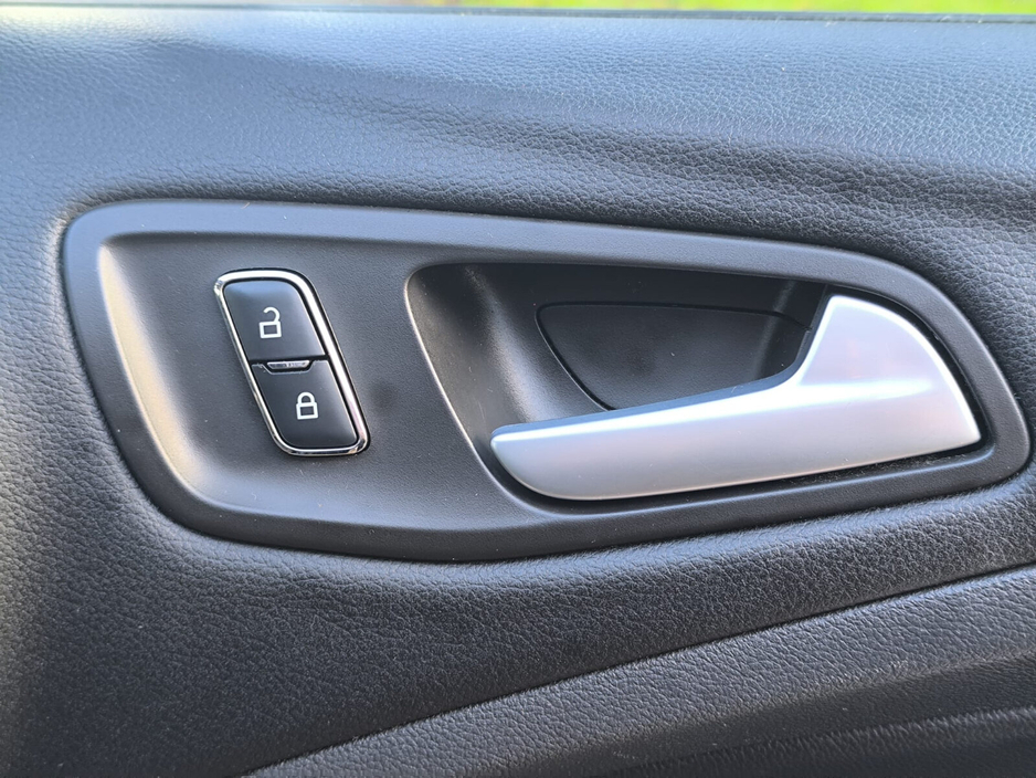 2016 Ford Kuga - image 19