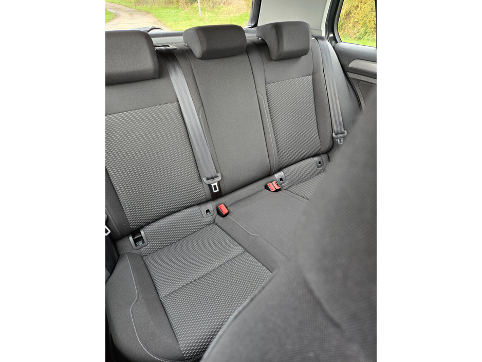 2019 Volkswagen Golf - image 8