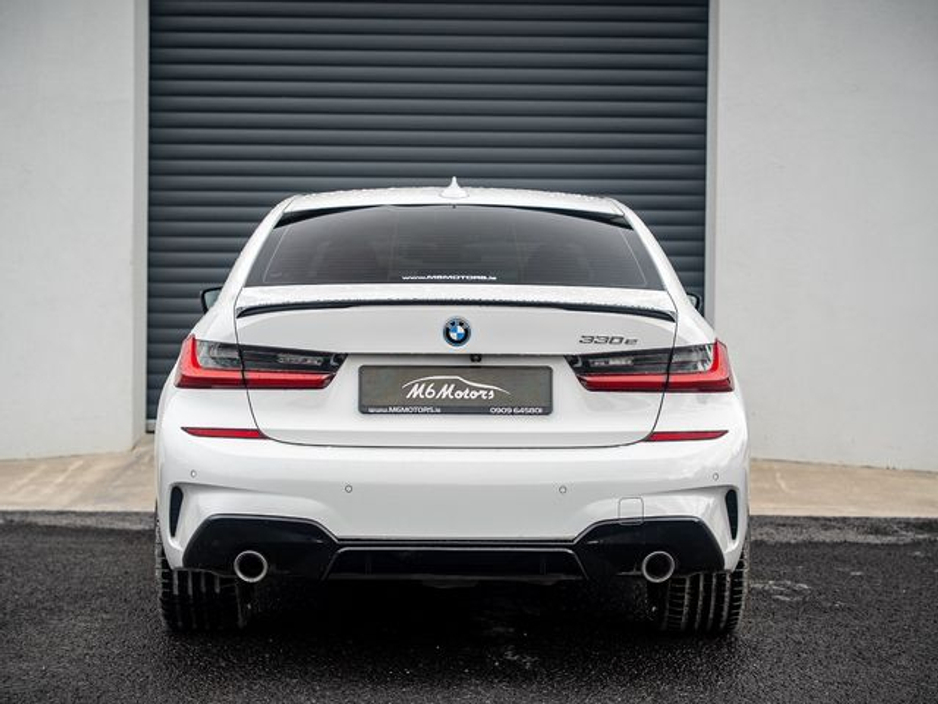 2022 BMW 3 Series - image 4