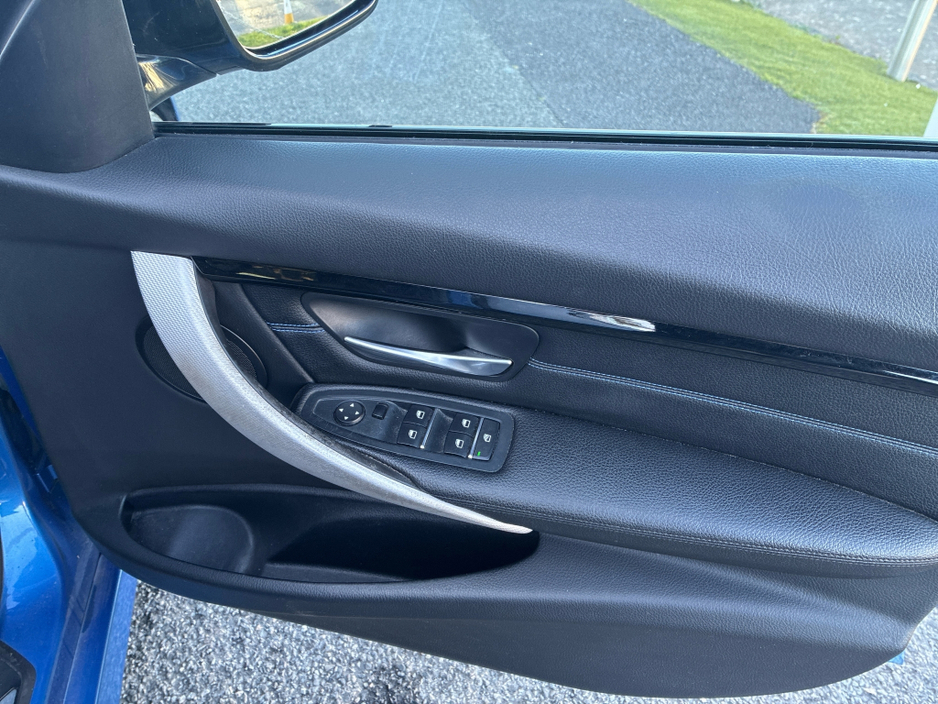 2018 BMW 3 Series - image 11