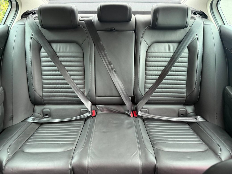 2020 Volkswagen Passat - image 12