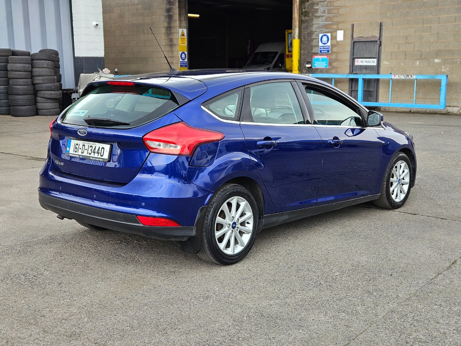 2016 Ford Focus - image 3