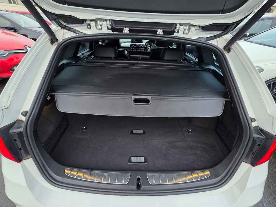 2014 BMW 3 Series - image 12