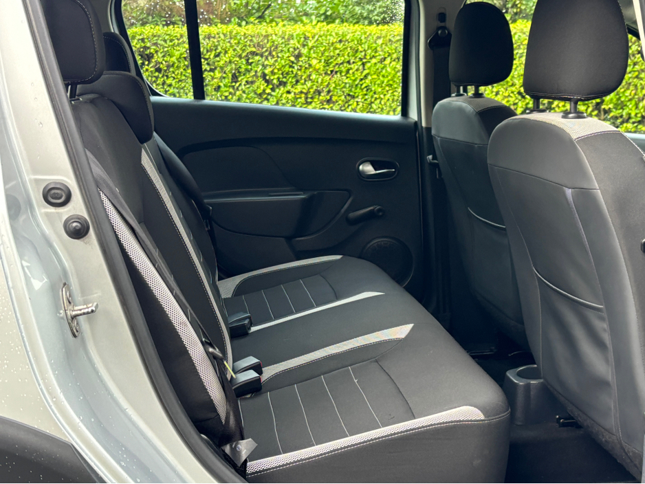 2017 Dacia Sandero Stepway - image 8