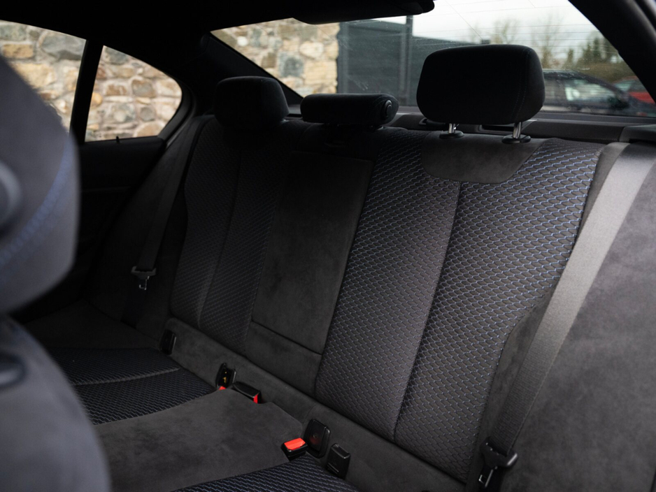 2013 BMW 3 Series - image 28