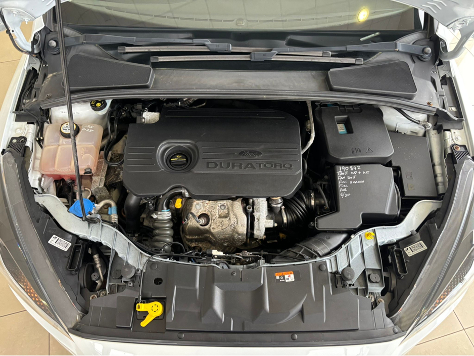 2016 Ford Focus - image 25