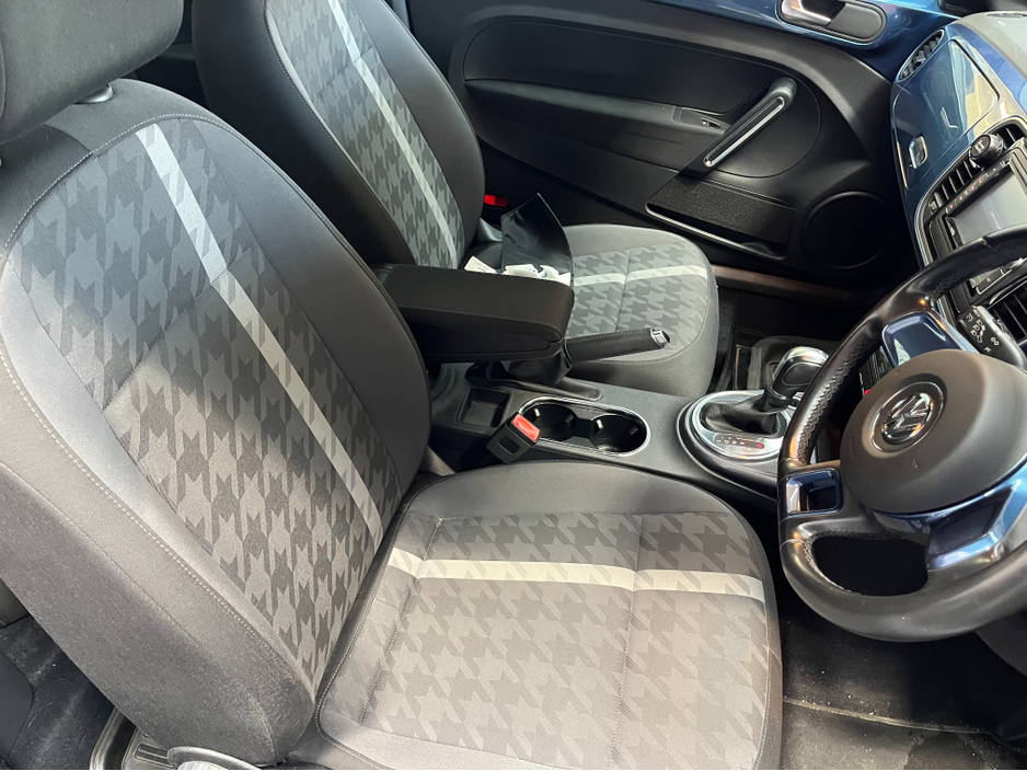 2017 Volkswagen Beetle - image 11