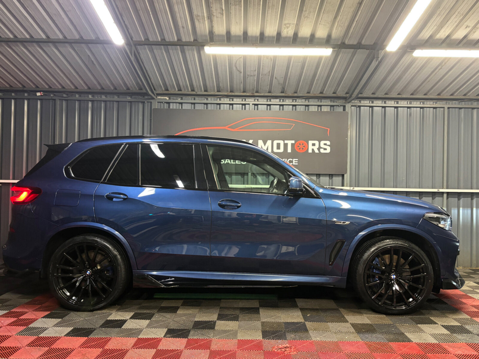 2022 BMW X5 xDrive45e xLine €57,950