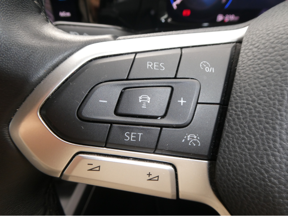 2022 Volkswagen Golf - image 39