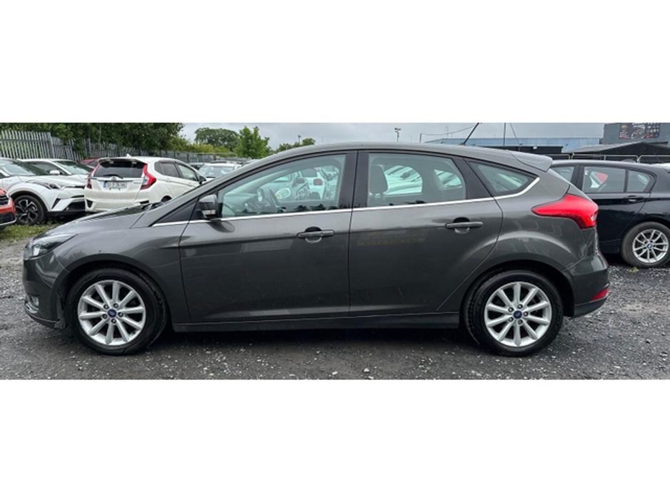 2018 Ford Focus - image 3