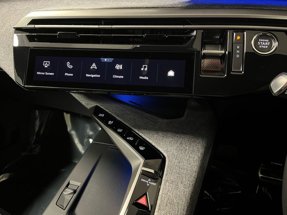 2025 Peugeot 3008 GT EV 73kWh 210BHP - Reversing Camera - Ambient Lighting - Sat Nav - Climate Control - Heated Seats/Steering Wheel - Keyless Start - Apple CarPlay/Android Auto €35,450