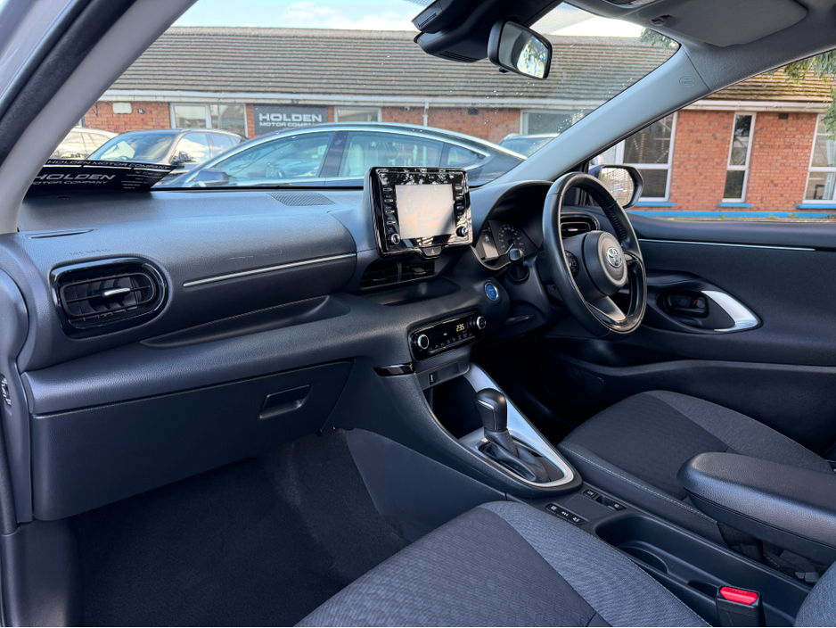 2023 Toyota Yaris - image 26