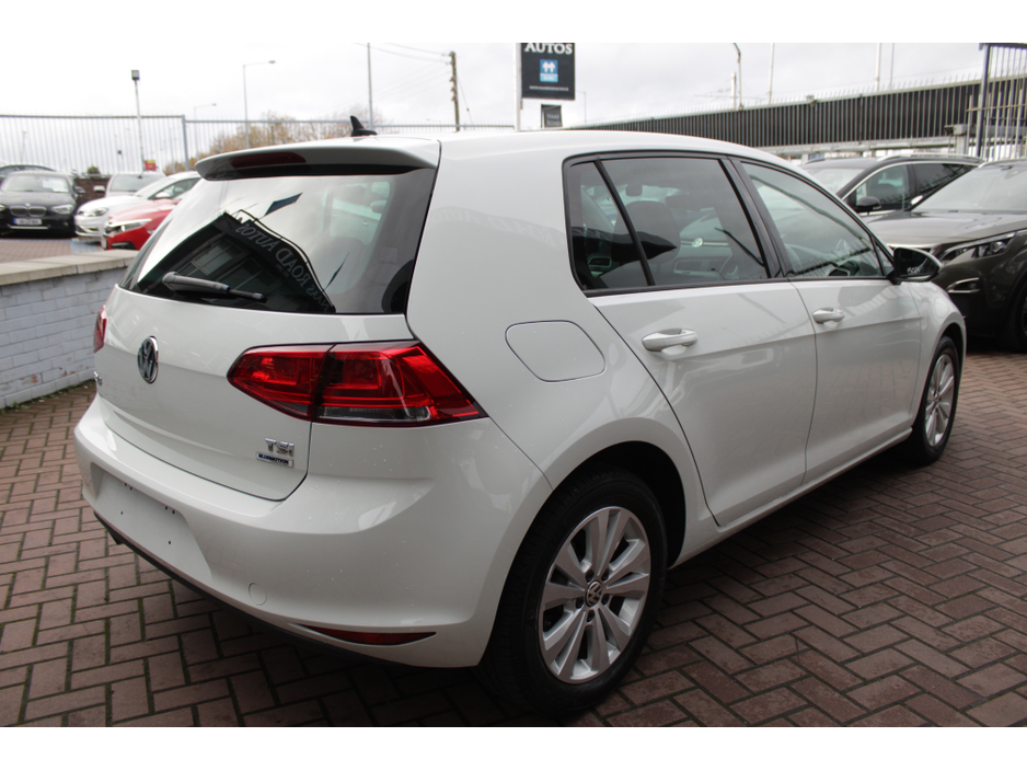 2016 Volkswagen Golf - image 4