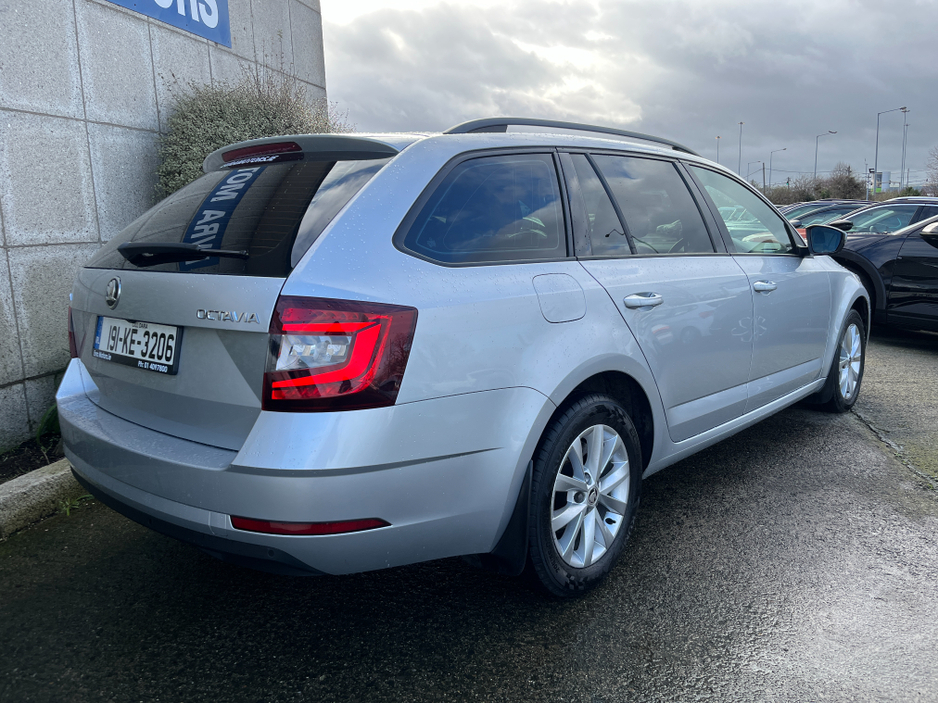 2019 Skoda Octavia AMBITION ESTATE 1.6 DIESEL //REVERSE CAMERA//CARPLAY// €16,950