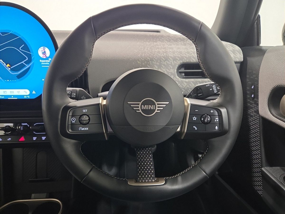 2024 MINI Hatch - image 5