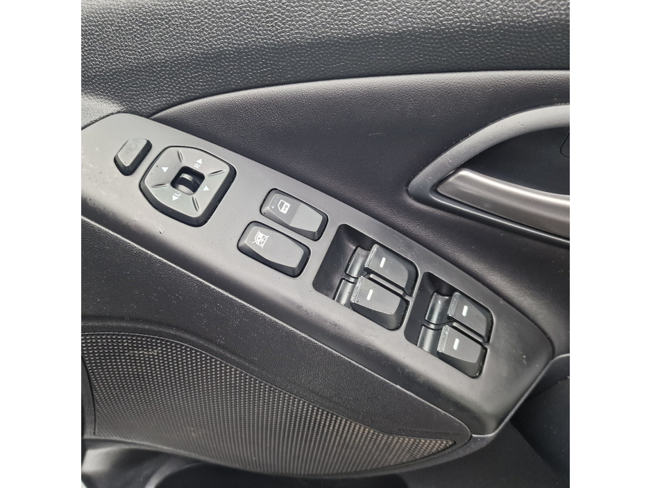 2015 Hyundai ix35 2.0 Diesel Executive 4WD 136hp €6,450