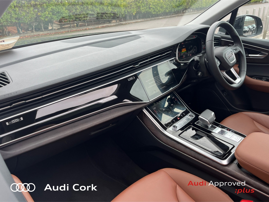 2022 Audi Q7 - image 11