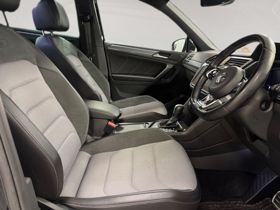 2020 Volkswagen Tiguan - image 11