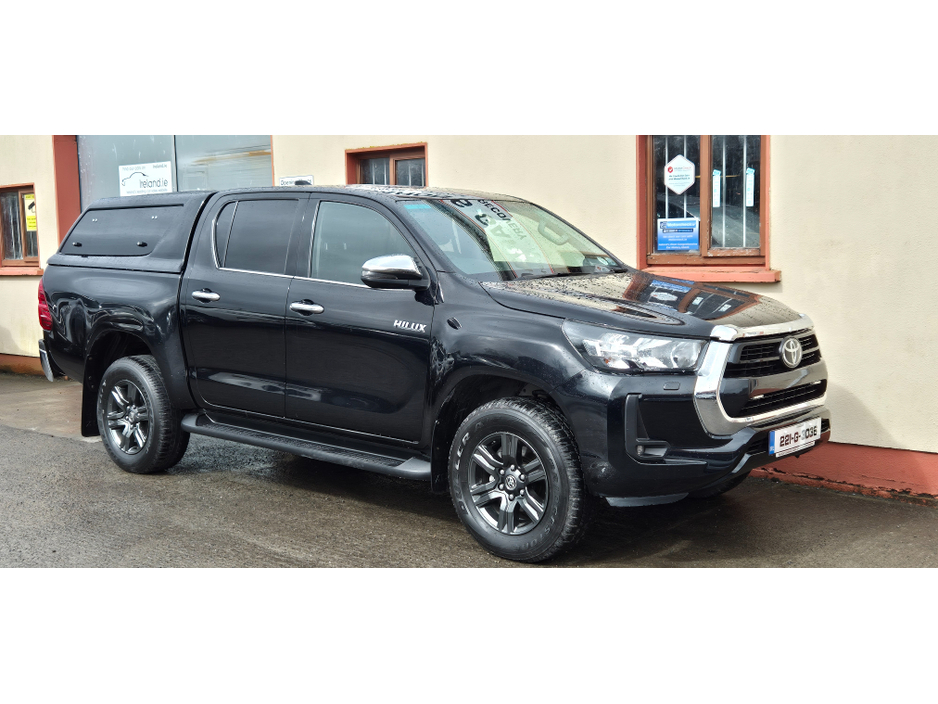 2022 Toyota Hilux - image 3