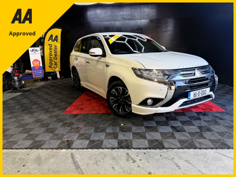 2016 Mitsubishi Outlander - image 2