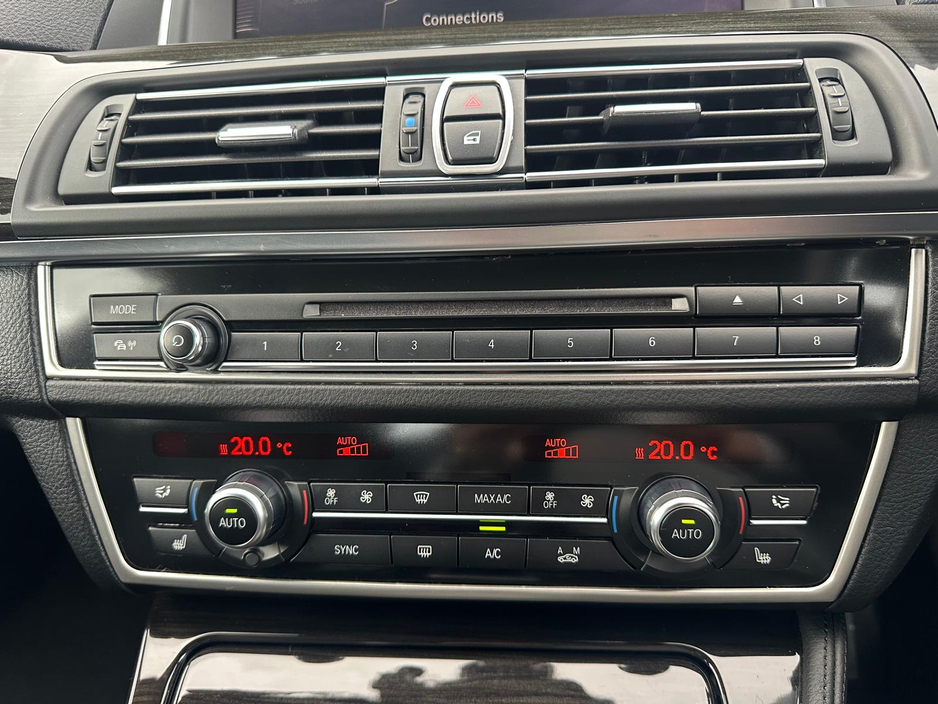 2017 BMW 5 Series - image 19