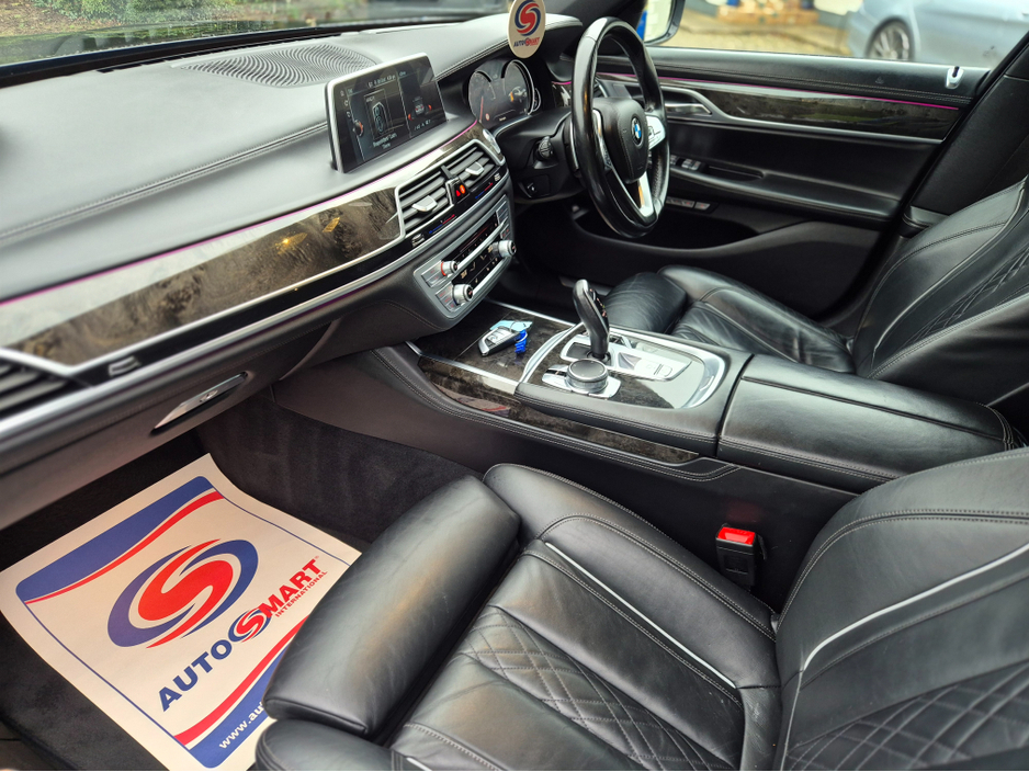 2016 BMW 7 Series - image 25