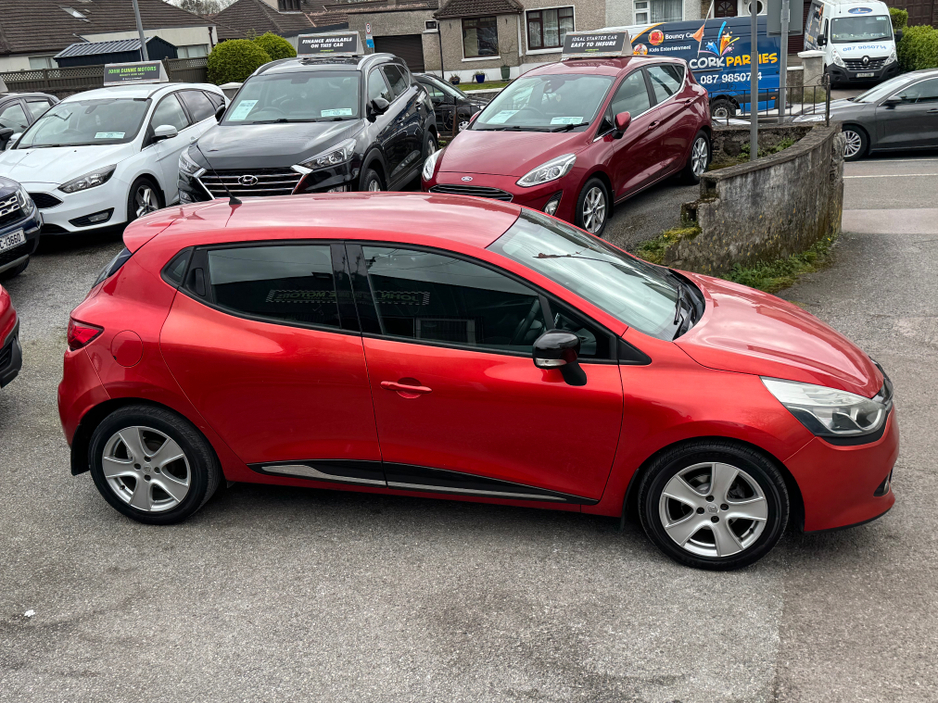 2016 Renault Clio - image 2