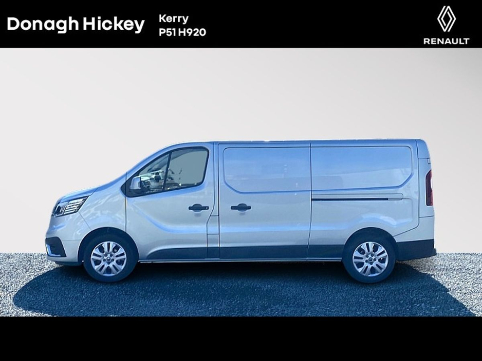 2023 Renault Trafic - image 13