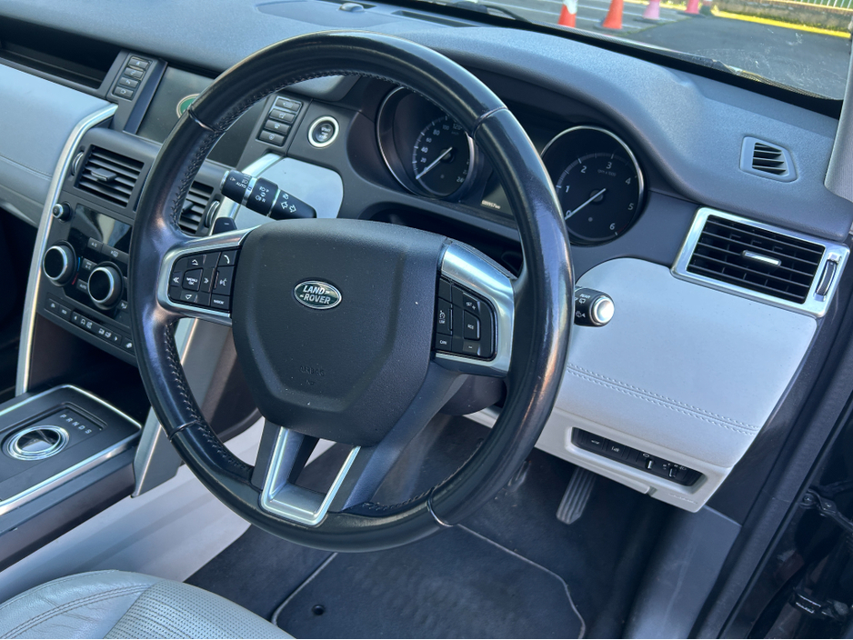 2017 Land Rover Discovery Sport - image 8