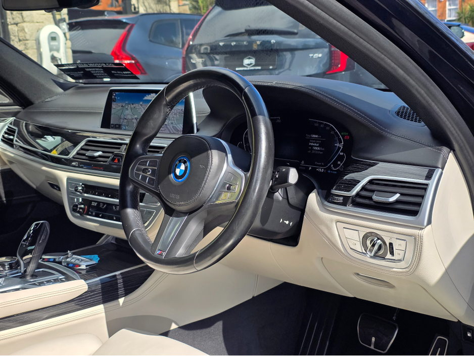 2022 BMW 7 Series - image 13