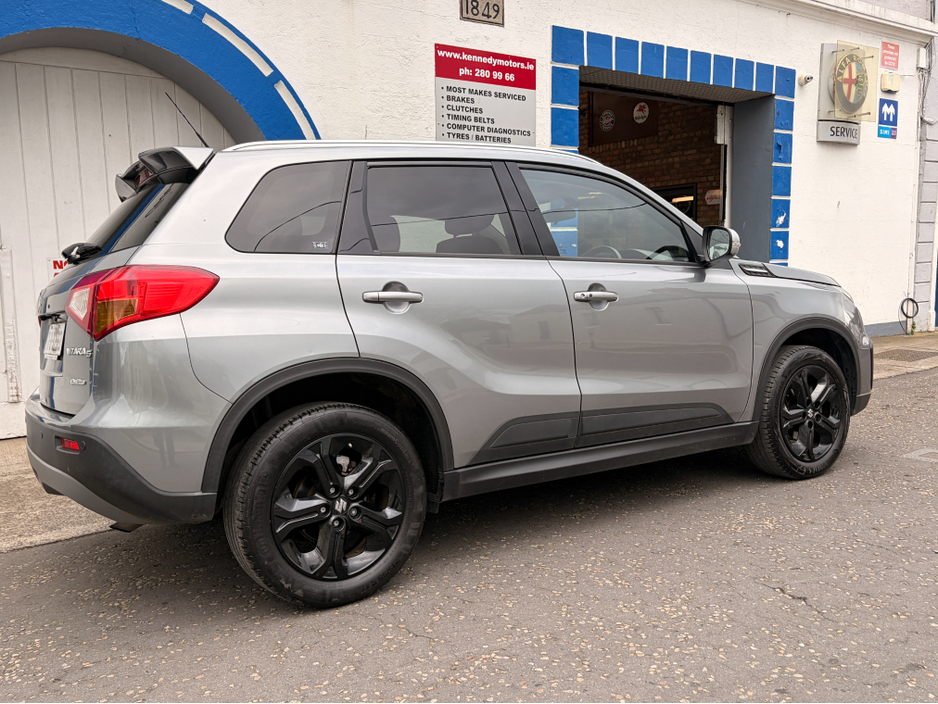 2017 Suzuki Vitara - image 5