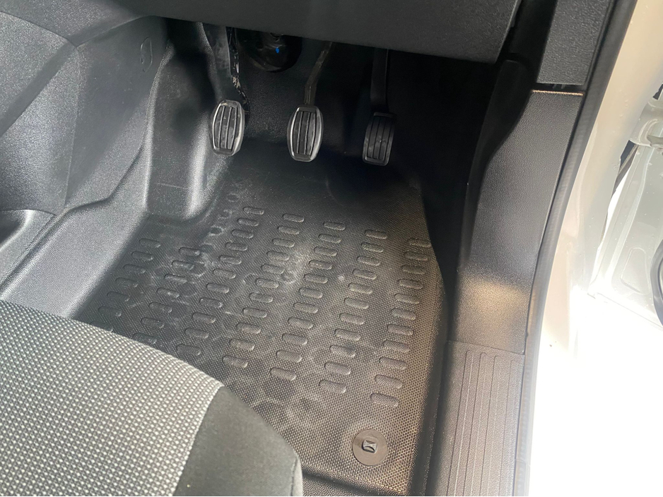 2021 Citroen Berlingo - image 13