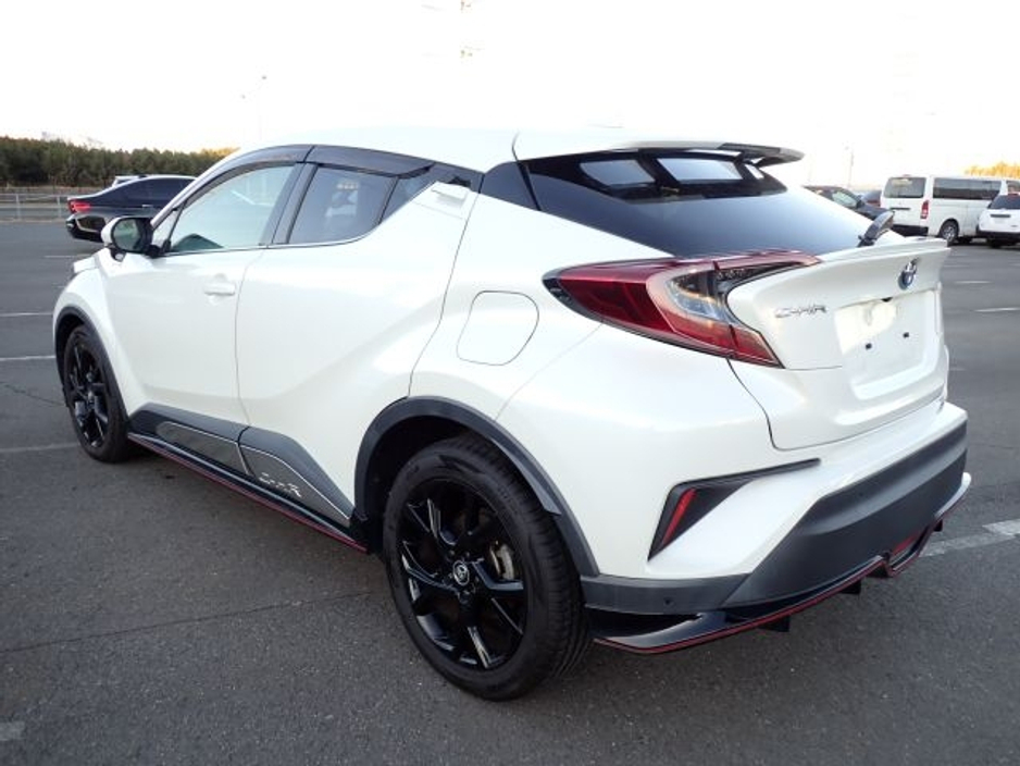 2019 Toyota C-HR - image 6
