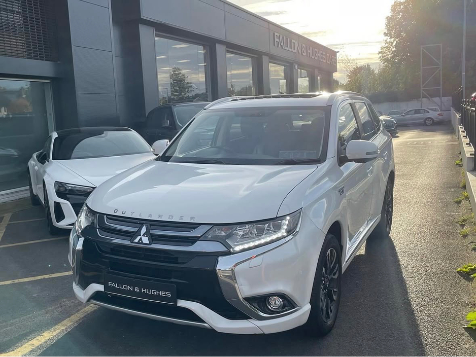 2017 Mitsubishi Outlander 2.0 GX5HS PHEV 200BHP // PAN SUNROOF // HIGH SPEC €13,995