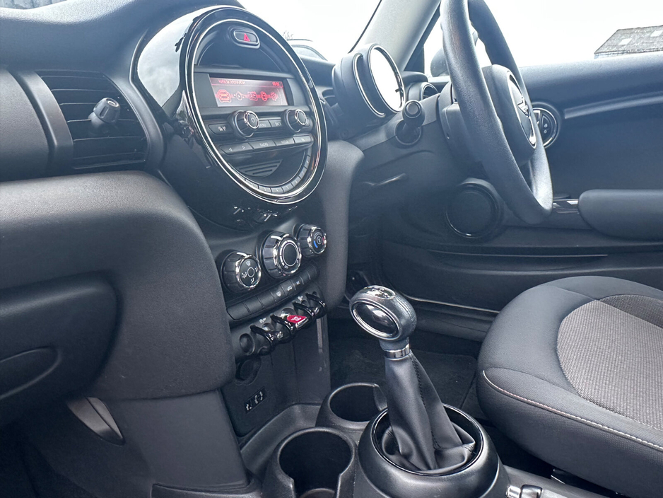 2015 MINI Hatch Cooper S Auto €11,950