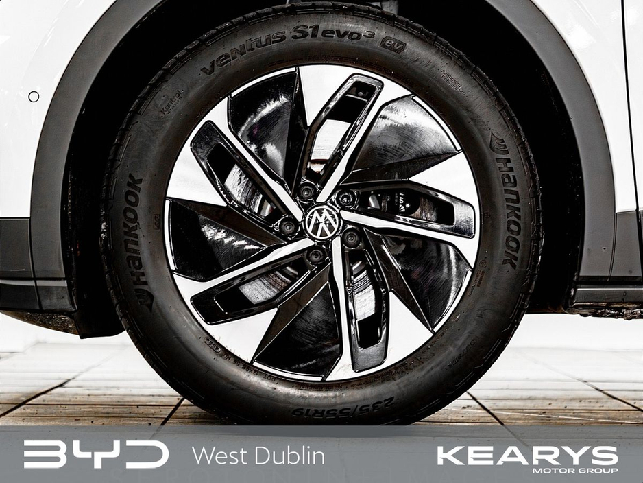 2023 Volkswagen ID.4 - image 23