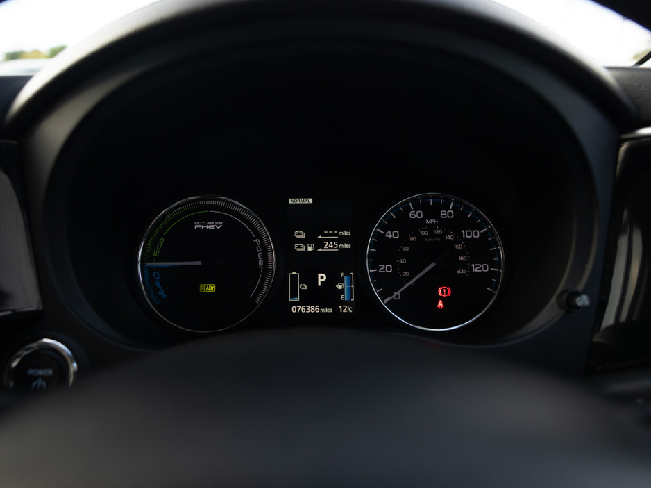 2016 Mitsubishi Outlander - image 13