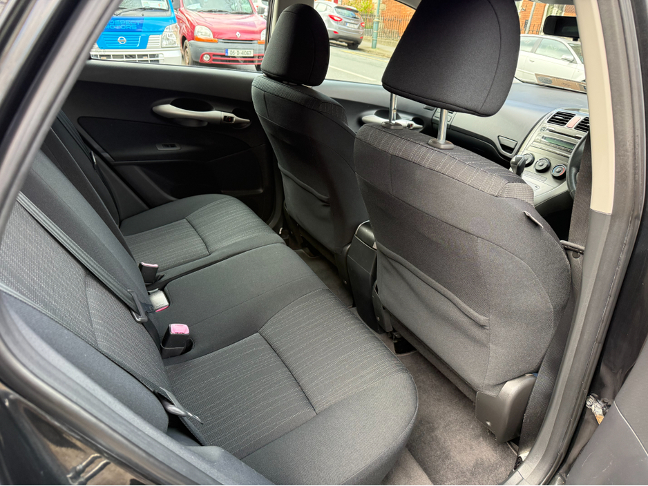 2007 Toyota Auris - image 11