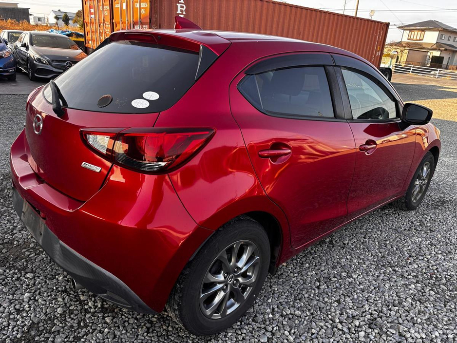 2017 Mazda Demio - image 5
