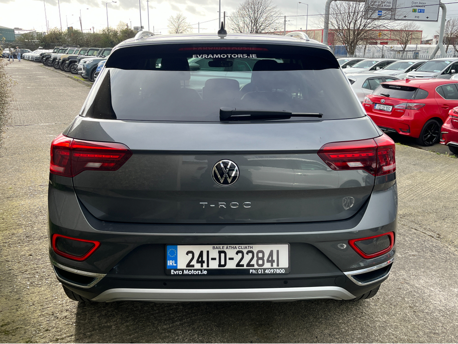 2024 Volkswagen T-Roc - image 7