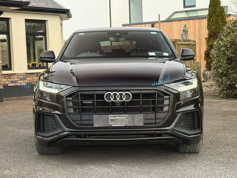 2020 Audi Q8 - image 2