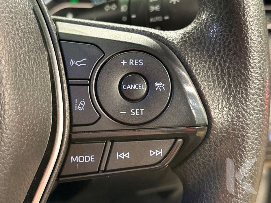 2020 Toyota Camry - image 17