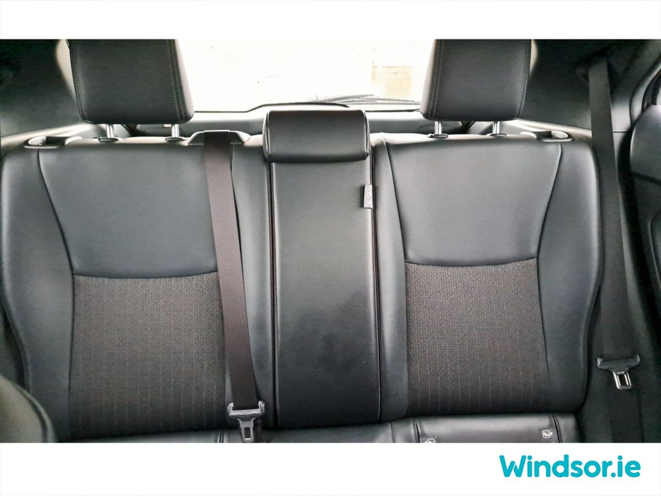 2023 Toyota Yaris Cross - image 30