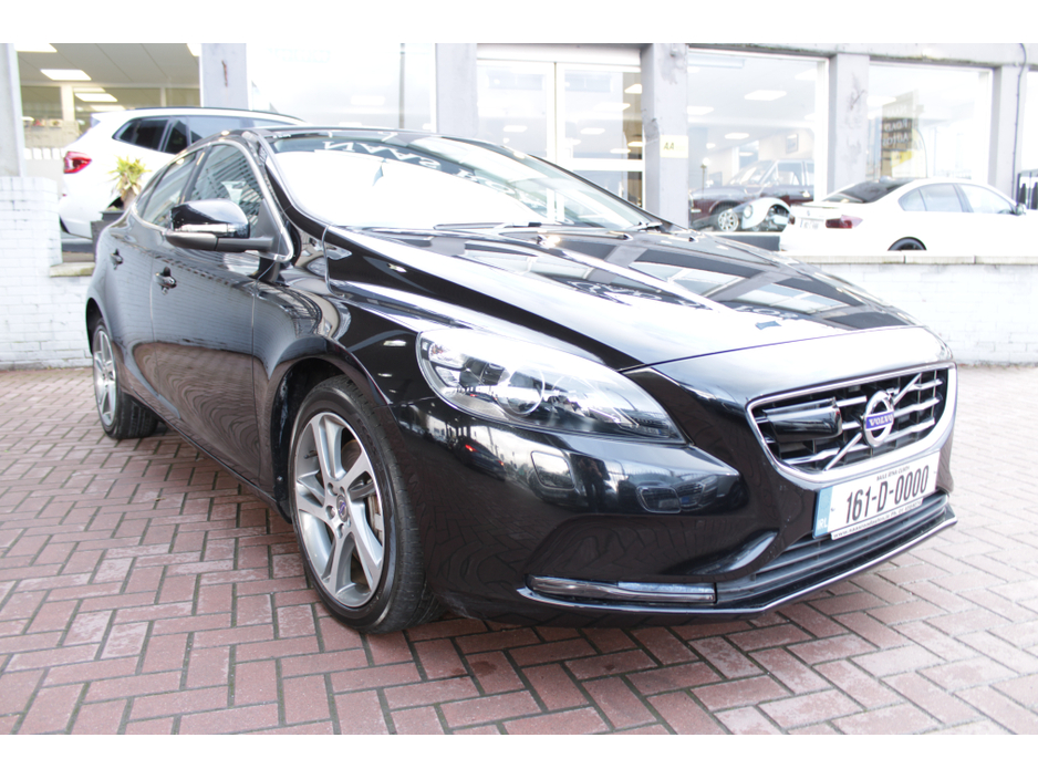 2016 Volvo V40 2.0D4 DYNAMIQUE EDITION 5DR HATCHBACK AUTOMATIC // 1 OWNER CAR WITH ONLY 56,000 KMS IN AS NEW CONDITION // BUY WITH CONFIDENCE AA AND SIMI APPROVED DEALER 2026 // FINANCE ARRANGED // TRADE INS WELCOME €15,950