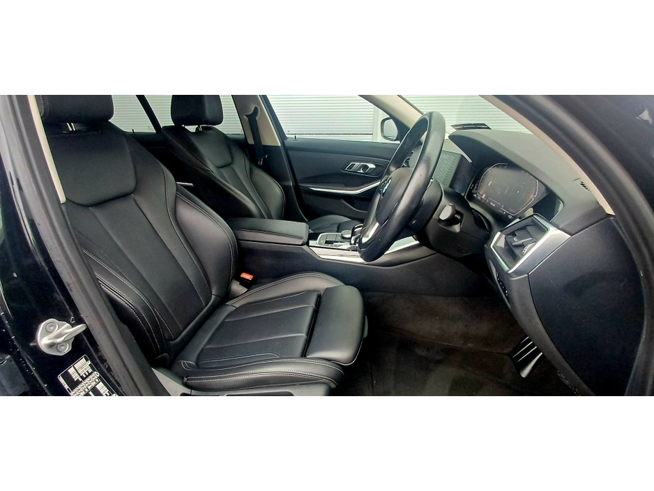 2022 BMW 3 Series - image 6