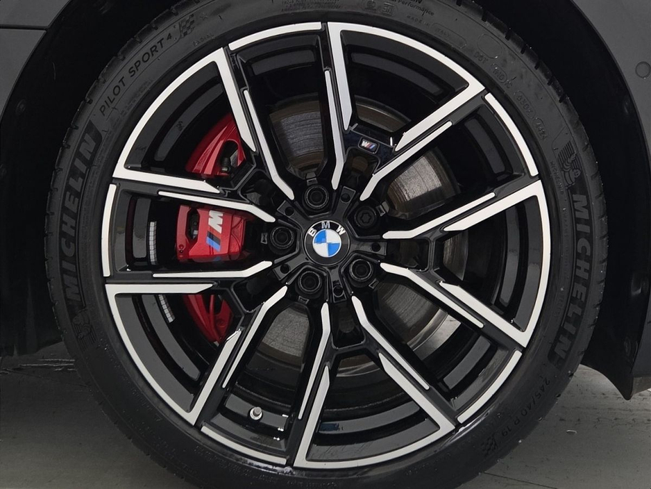 2025 BMW i4 - image 14